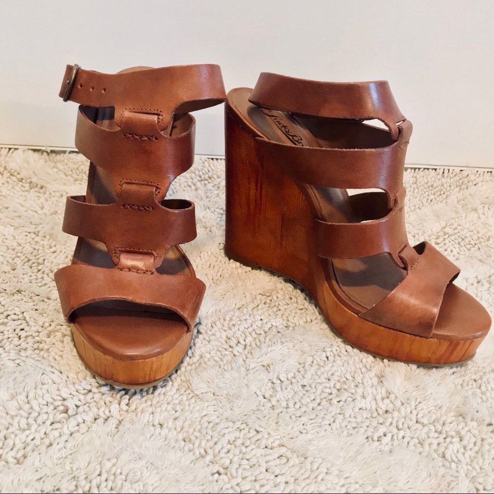lucky brand wedges ☘️